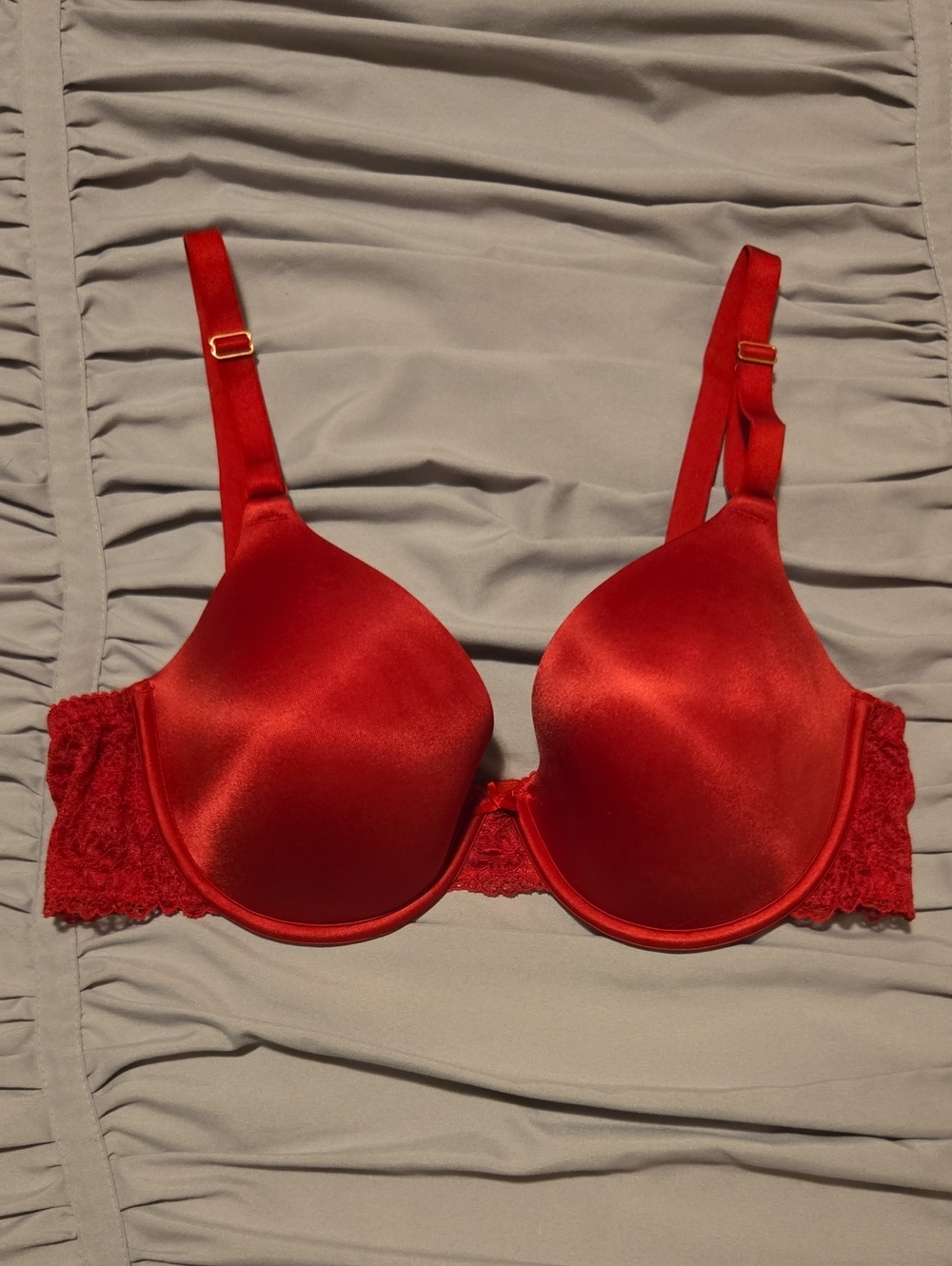 INC International Concepts Red Tshirt Bra with underwire and Lace Sides